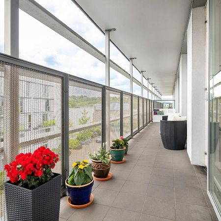 Stunning Apartment With Underground Parking! Londres Exterior foto