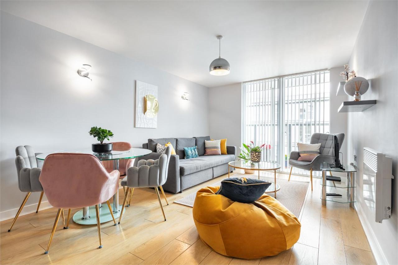 Stunning Apartment With Underground Parking! Londres Exterior foto