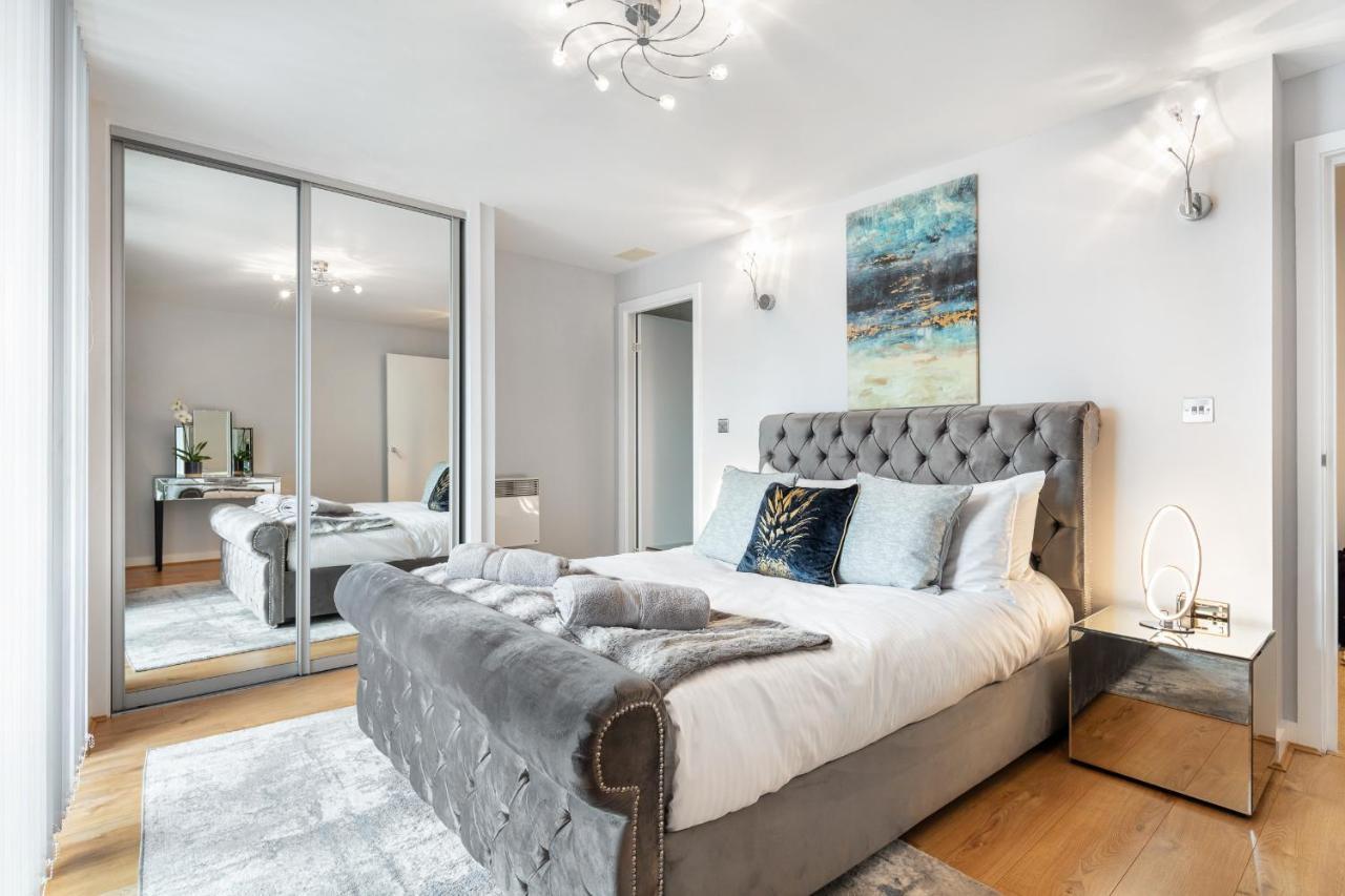 Stunning Apartment With Underground Parking! Londres Exterior foto