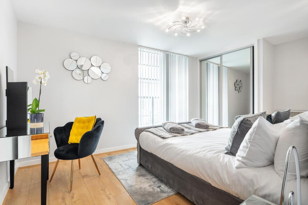 Stunning Apartment With Underground Parking! Londres Exterior foto