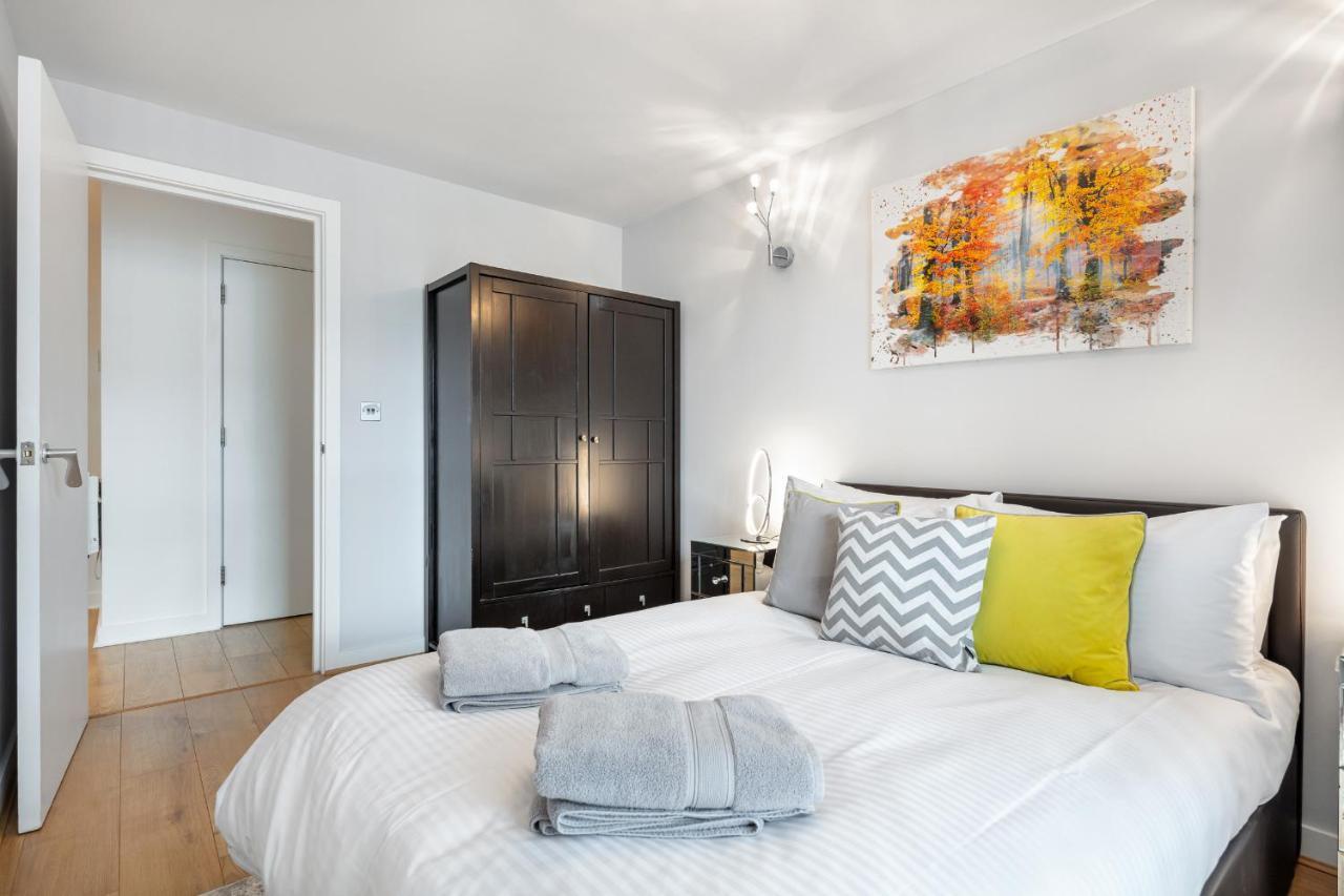Stunning Apartment With Underground Parking! Londres Exterior foto