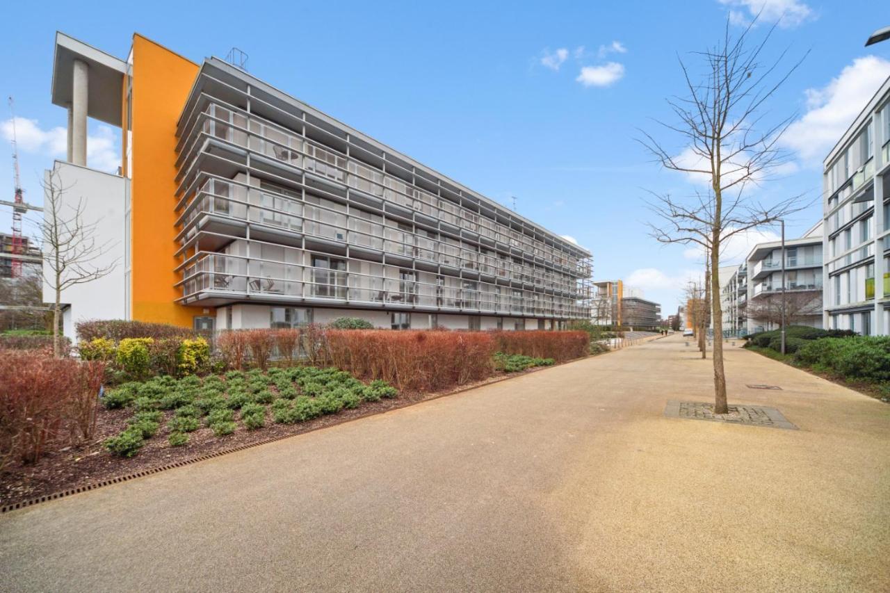 Stunning Apartment With Underground Parking! Londres Exterior foto