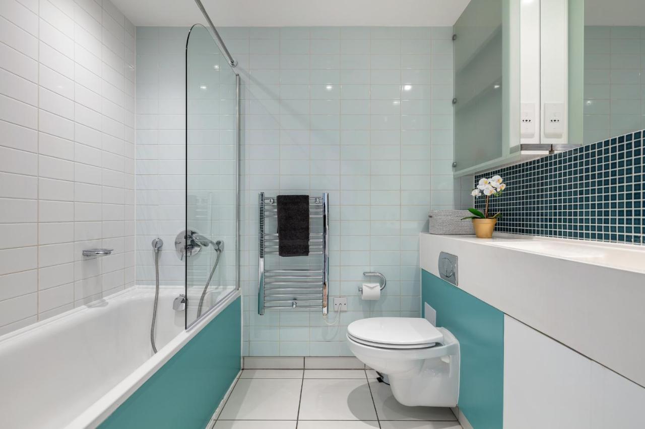 Stunning Apartment With Underground Parking! Londres Exterior foto
